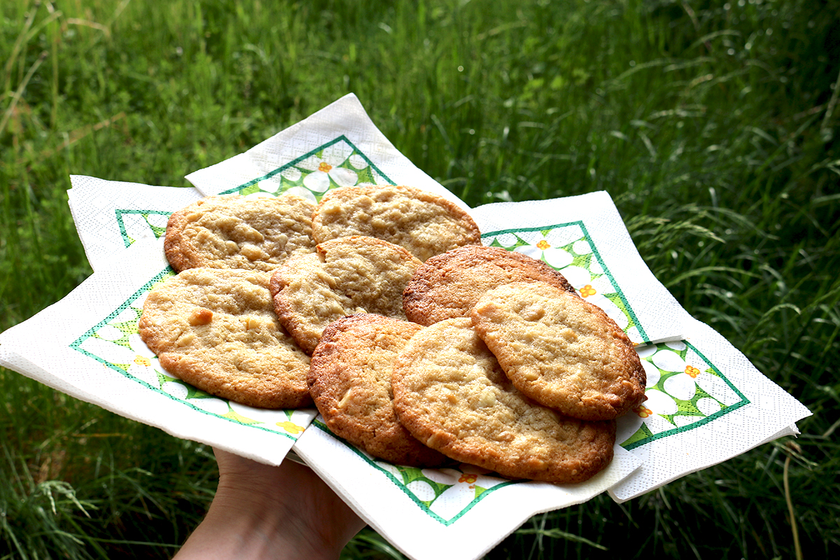 Laktosefreie Cookies Kekse mit weißer Schokolade und Macadamia Nüssen 1